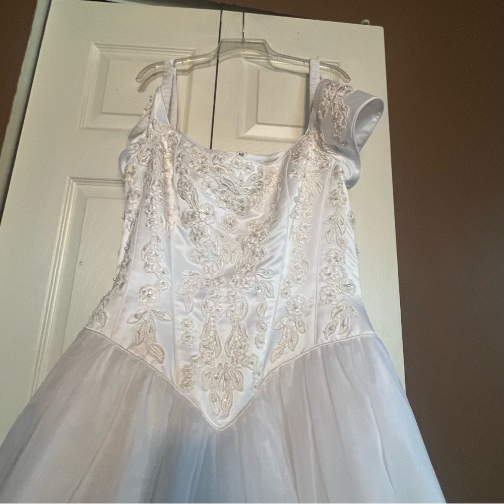 Lady Eleanor white beaded floral wedding gown with train size 18 XL